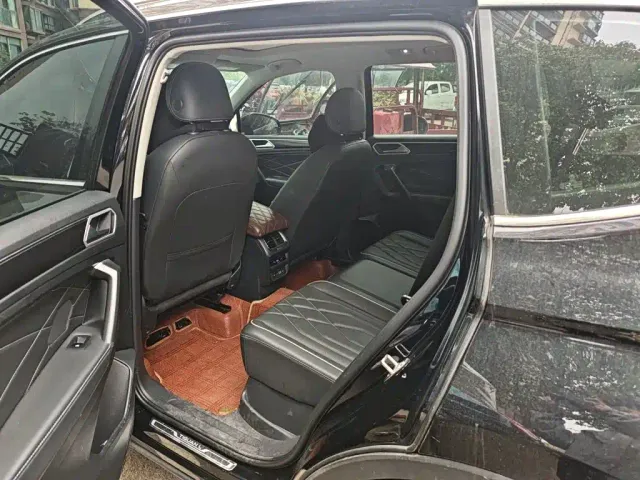 Volkswagen Tiguan L — Фото автомобиля 14