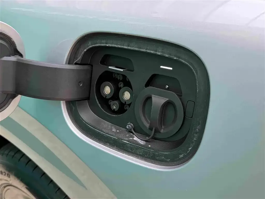 Li Auto Li Auto i6 2025 2WD Base Model — Фото автомобиля 18