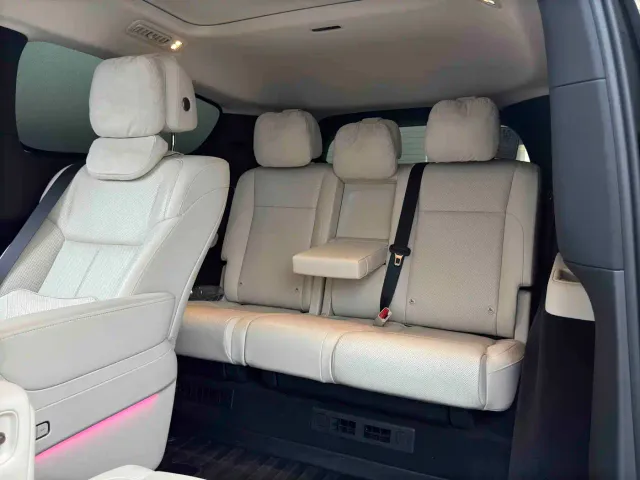 Li Auto MEGA — Фото автомобиля 18