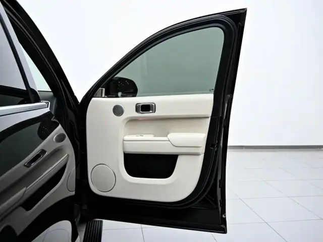 Li Auto L9 — Фото автомобиля 23