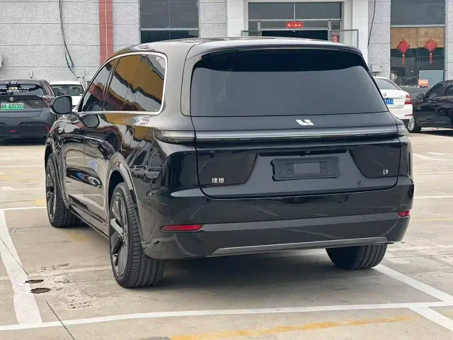 Li Auto L9 — Фото автомобиля 12
