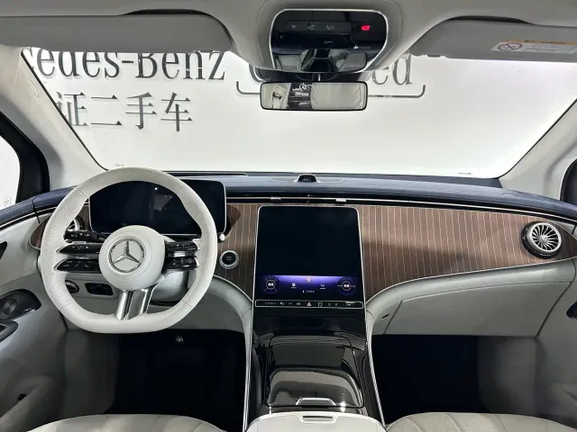 Mercedes-Benz EQE SUV — Фото автомобиля 10