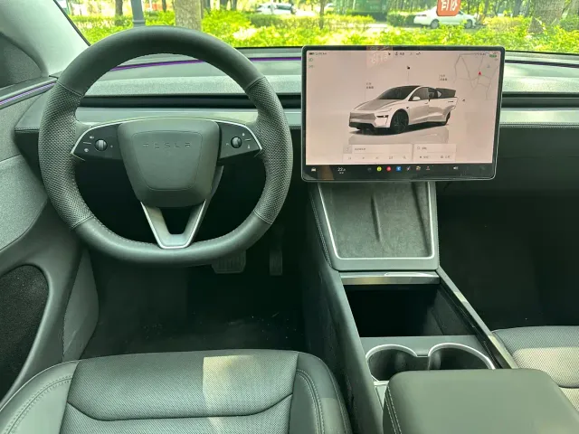 Tesla Model Y — Фото автомобиля 11