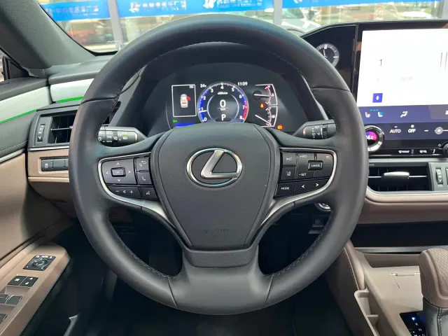 Lexus ES — Фото автомобиля 17