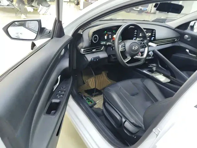 Hyundai Elantra — Фото автомобиля 15