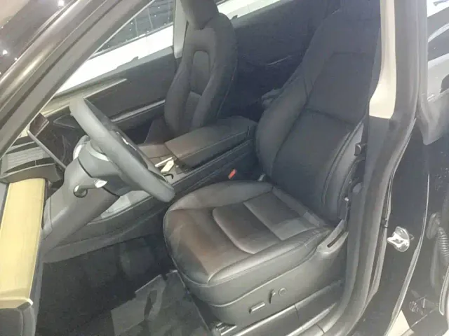 Tesla Model Y — Фото автомобиля 14