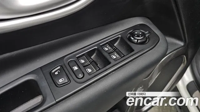 Jeep Renegade — Фото автомобиля 26