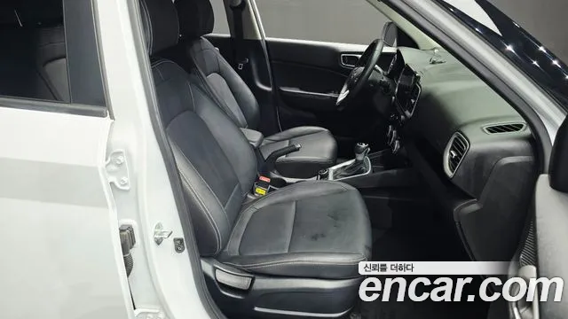Hyundai Venue — Фото автомобиля 26