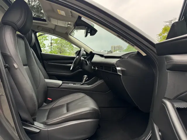 Mazda Axela — Фото автомобиля 7