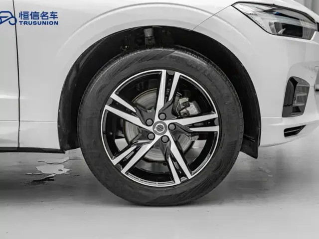 Volvo XC60 — Фото автомобиля 11