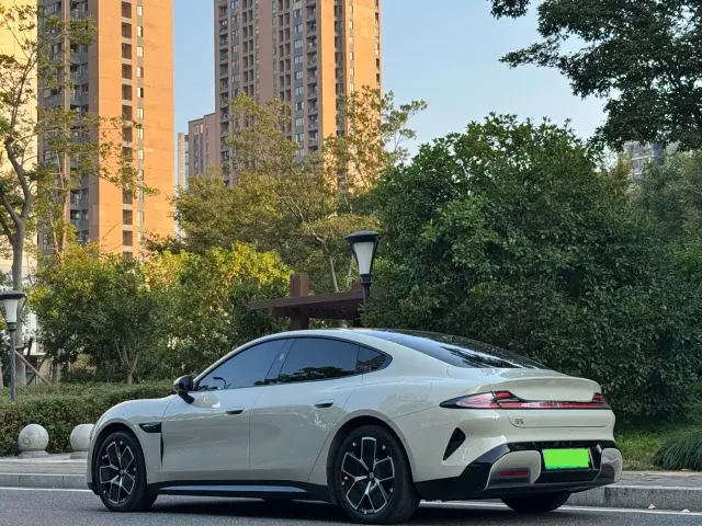 Xiaomi SU7 — Фото автомобиля 11