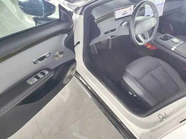 Changan Qiyuan A06 — Фото автомобиля 15