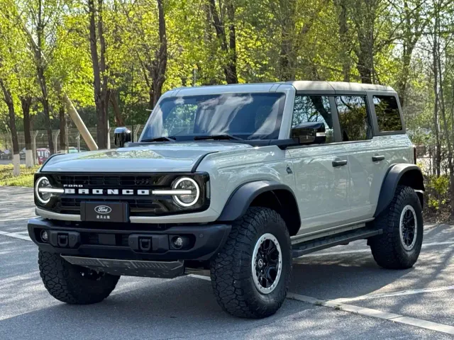 Ford Bronco — Фото автомобиля 3