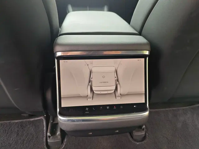 Tesla Model S — Фото автомобиля 18