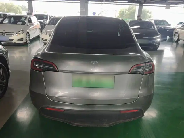 Tesla Model Y — Фото автомобиля 5