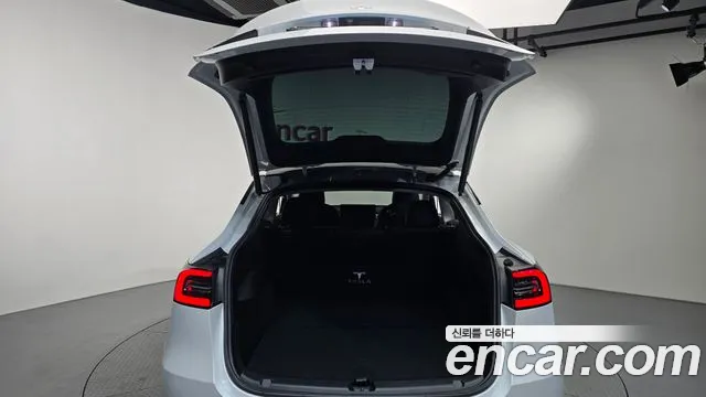 Tesla Model Y — Фото автомобиля 25