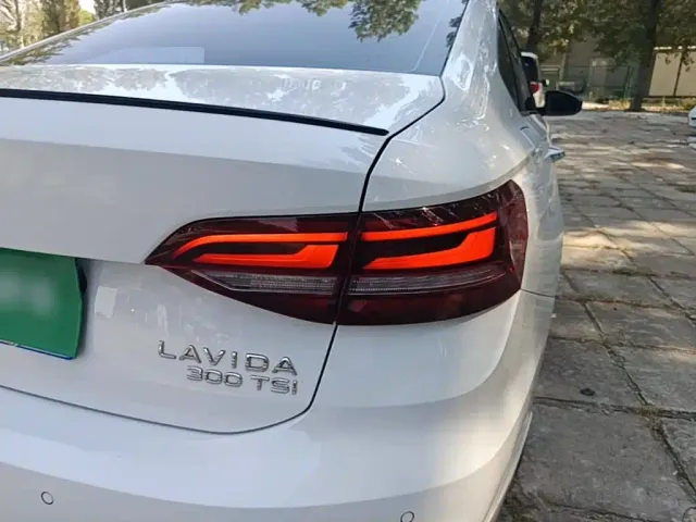Volkswagen Lavida — Фото автомобиля 7