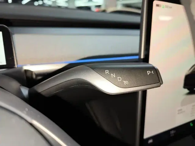 Tesla Model Y — Фото автомобиля 13
