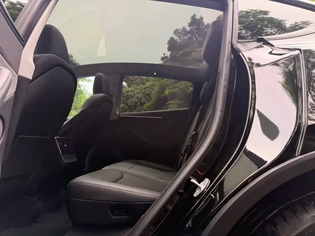 Tesla Model Y — Фото автомобиля 9