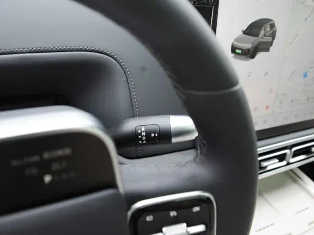 Li Auto L8 — Фото автомобиля 13