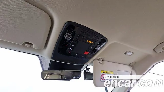 Kia Carnival Generation 4 — Фото автомобиля 23