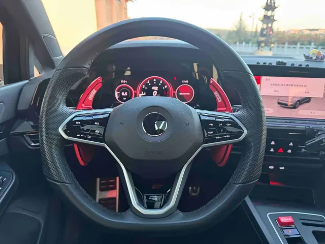 Volkswagen Golf — Фото автомобиля 16