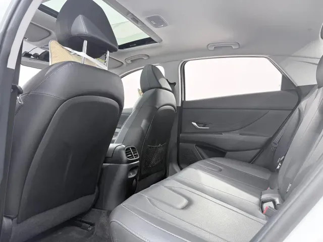 Hyundai Elantra — Фото автомобиля 14