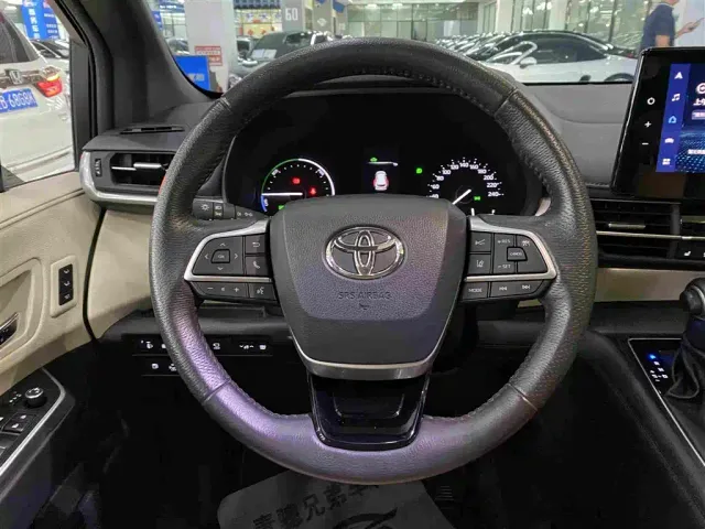 Toyota Granvia — Фото автомобиля 10