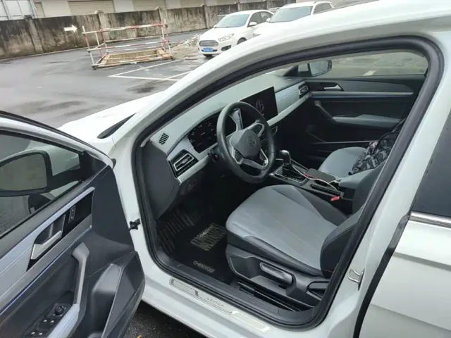 Volkswagen Lavida — Фото автомобиля 15