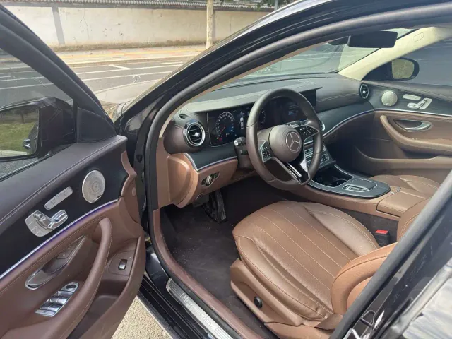 Mercedes-Benz E-Class — Фото автомобиля 4
