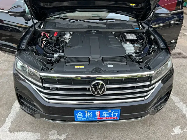 Volkswagen Touareg — Фото автомобиля 14