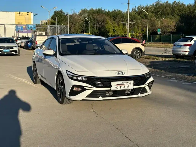 Hyundai Elantra — Фото автомобиля 3