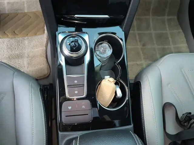 Ford Escape — Фото автомобиля 9