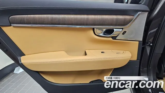 Volvo S90 — Фото автомобиля 25