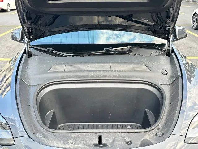 Tesla Model Y — Фото автомобиля 19