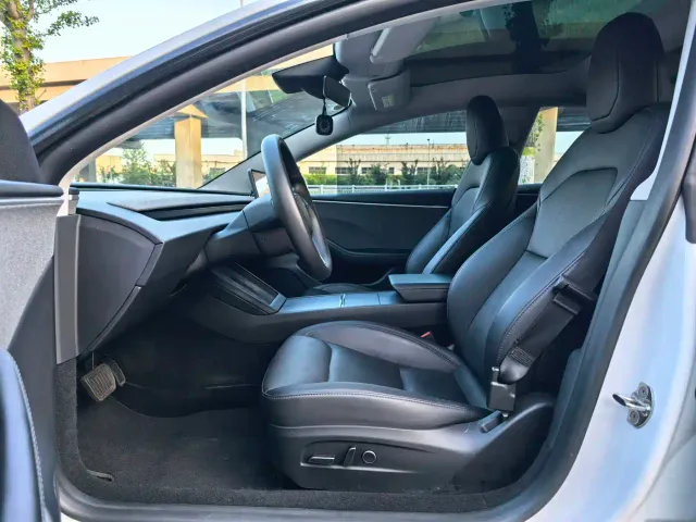 Tesla Model 3 — Фото автомобиля 19