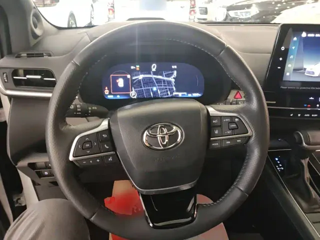 Toyota Sienna — Фото автомобиля 10