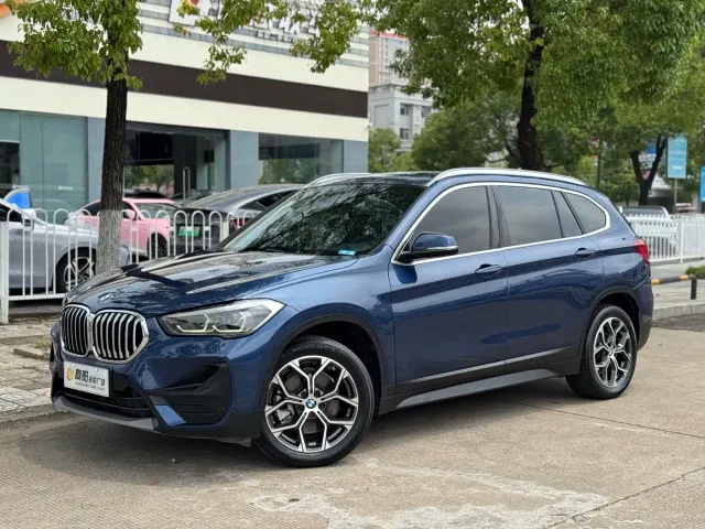 Фотография автомобиля — BMW X1