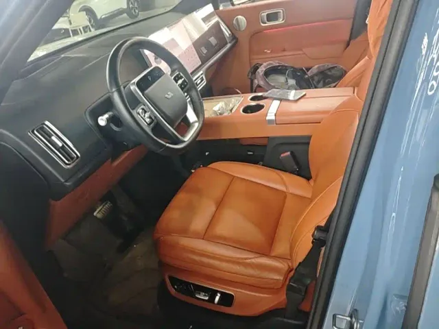 Li Auto L8 — Фото автомобиля 14