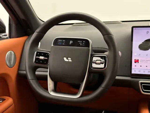 Li Auto L8 — Фото автомобиля 12