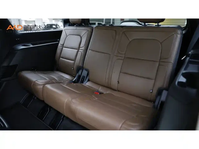 Lincoln Navigator — Фото автомобиля 9