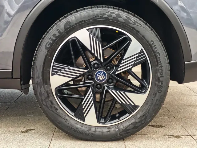 BYD Tang — Фото автомобиля 14