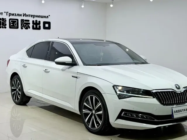 Skoda Superb — Фото автомобиля 3