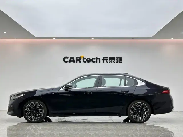 BMW 5 Series — Фото автомобиля 2
