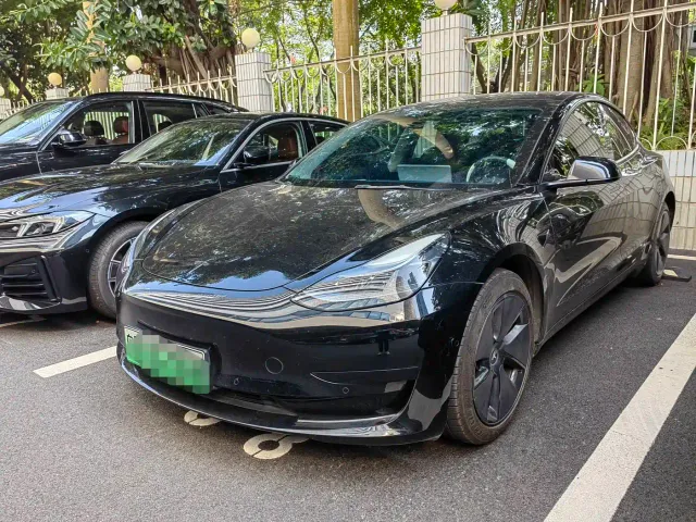 Фотография автомобиля — Tesla Model 3