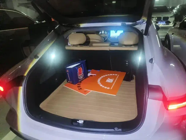 Roewe Rising Auto F7 — Фото автомобиля 5