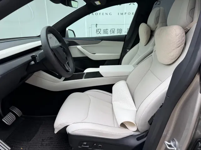 Tesla Model Y L — Фото автомобиля 4