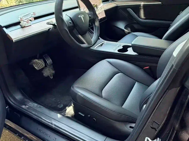 Tesla Model 3 — Фото автомобиля 4