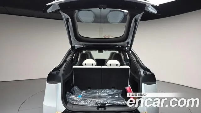 Tesla Model Y — Фото автомобиля 19