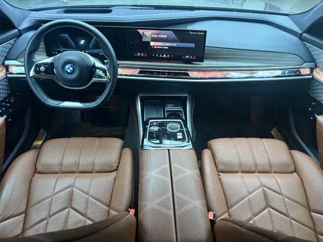 BMW i7 — Фото автомобиля 14